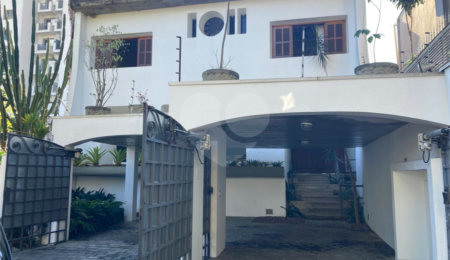 Sobrado para alugar com 4 quartos, sendo 2 suítes,  em Alto da Boa Vista, São Paulo, SP
