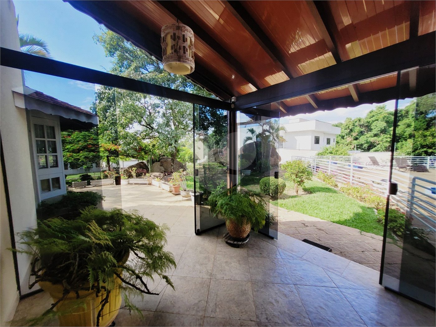 Casa à venda com 4 quartos, sendo 3 suítes,  no condomínio Acmti - Colinas do Mosteiro, Terras de Itaici e Recanto dos Pássaros, Indaiatuba - SP
