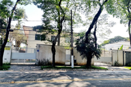 Sobrado à venda com 6 suítes em Alto de Pinheiros, São Paulo, SP