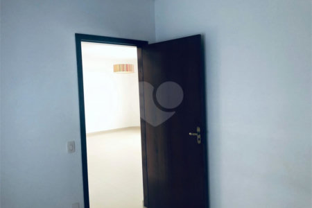 Sobrado à venda com 4 quartos, sendo 2 suítes,  em Vila Oliveira, Mogi das Cruzes, SP