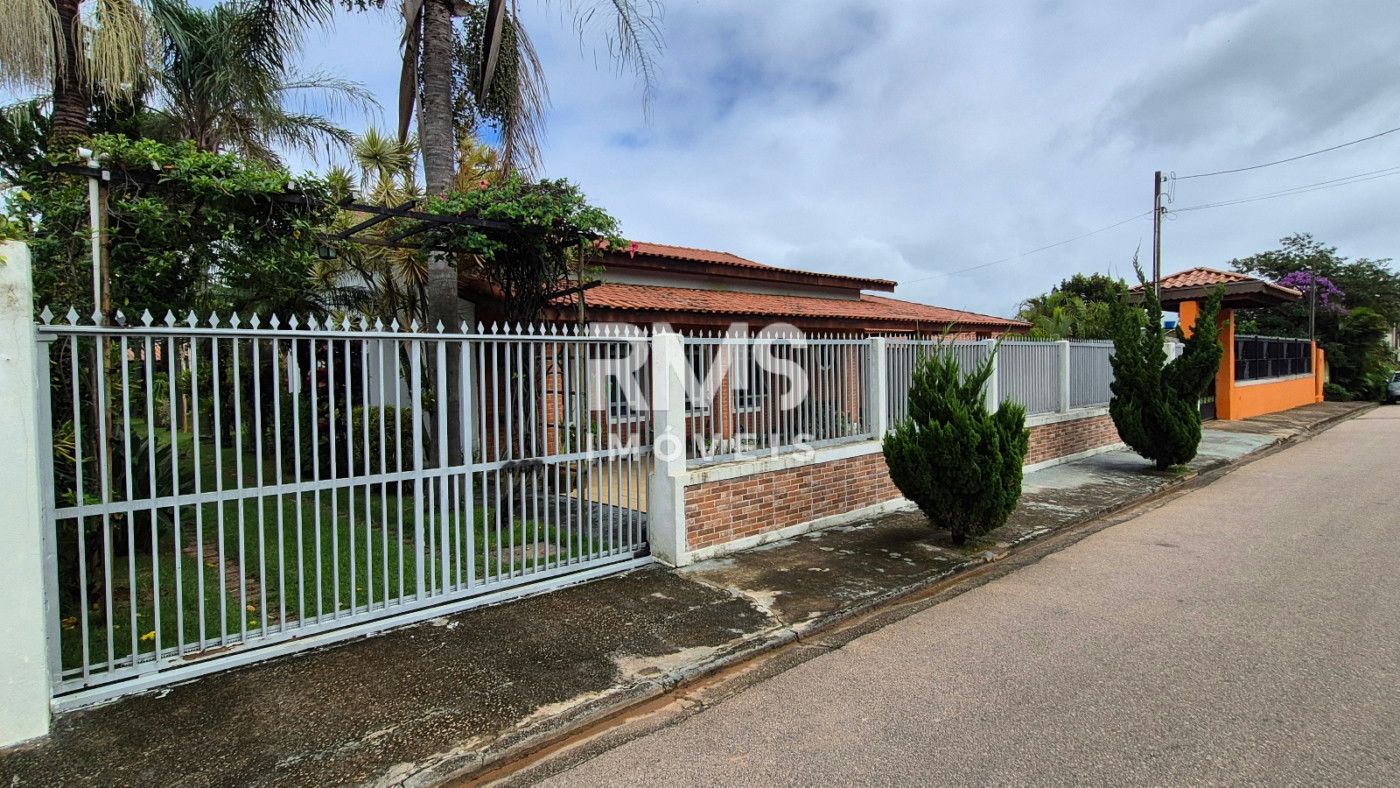 Casa à venda com 4 quartos, sendo 1 suíte,  em Villarejo Sopé da Serra (Vilarejo), Cabreúva, SP