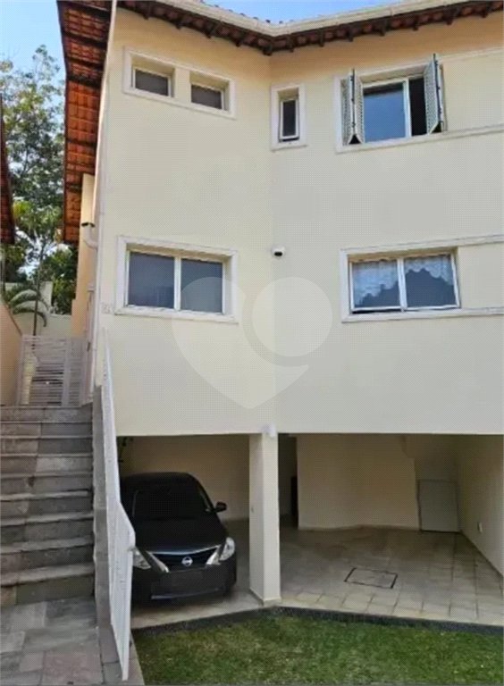 Casa à venda com 3 quartos, sendo 2 suítes, no condomínio Vila Borghese, São Paulo - SP