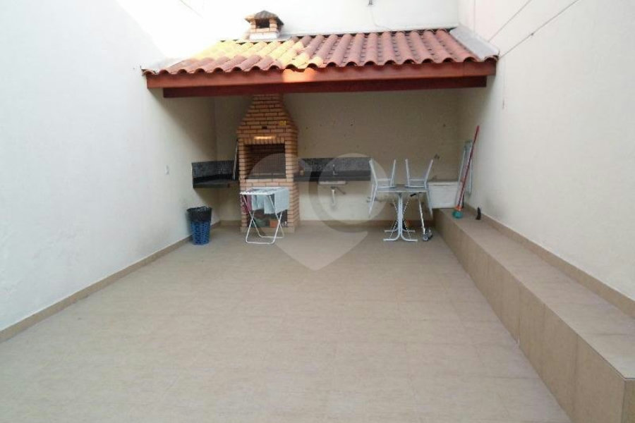 Casa à venda com 3 quartos, sendo 1 suíte, no condomínio Fernandes, São Paulo - SP