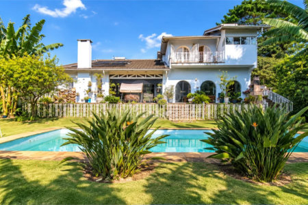 Casa à venda com 5 quartos, sendo 4 suítes, em Interlagos, São Paulo, SP