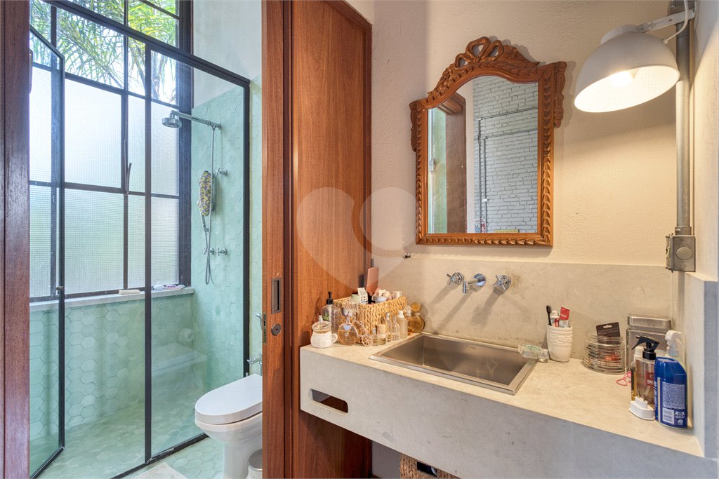 Sobrado à venda com 5 quartos, sendo 4 suítes, em Alto da Boa Vista, São Paulo, SP