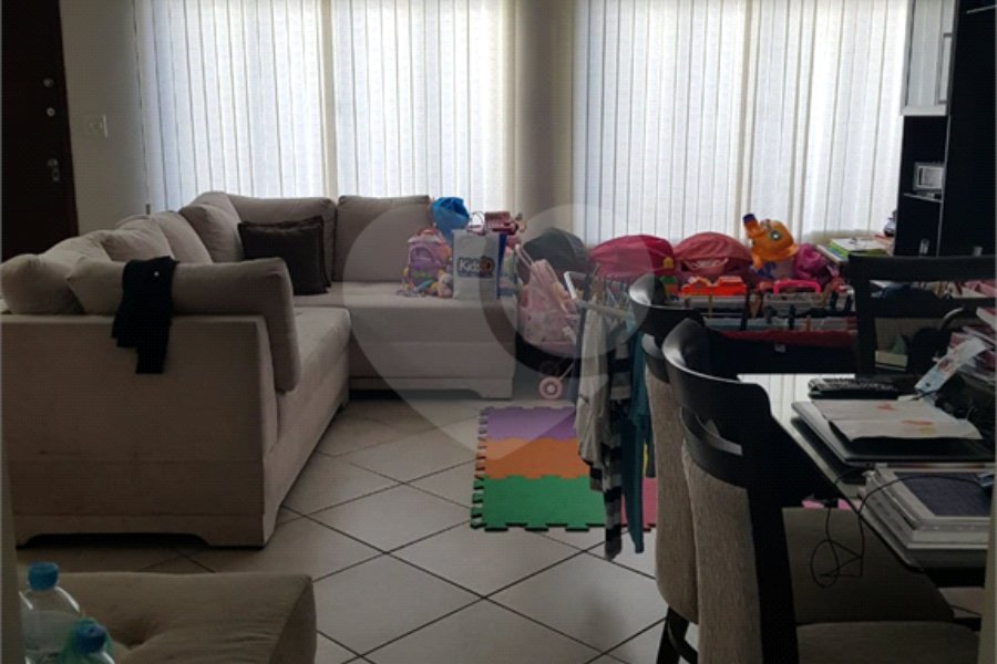 Casa à venda com 3 quartos, sendo 1 suíte, no condomínio Res Azaléias, São Paulo - SP