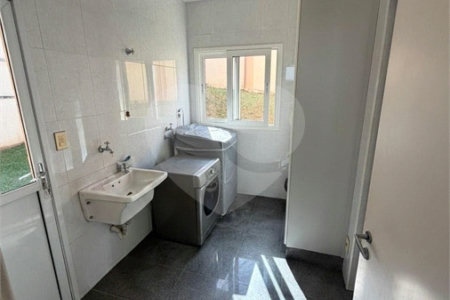 Casa à venda com 4 quartos, sendo 2 suítes, no condomínio Milennium, Valinhos - SP