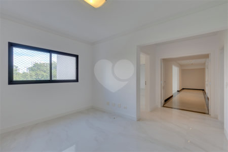 Apartamento à venda com 4 suítes em Jardim Marajoara, São Paulo, SP
