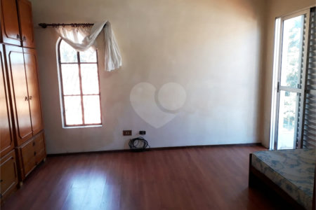 Sobrado à venda com 3 quartos, sendo 1 suíte,  em Vila Nivi, São Paulo, SP