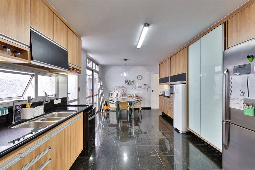 Casa à venda com 4 suítes em Jardim Cordeiro, São Paulo, SP