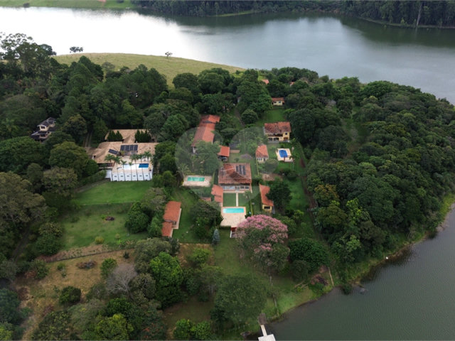 Chácara à venda com 5 quartos, sendo 2 suítes,  no Centro, Piracaia, SP