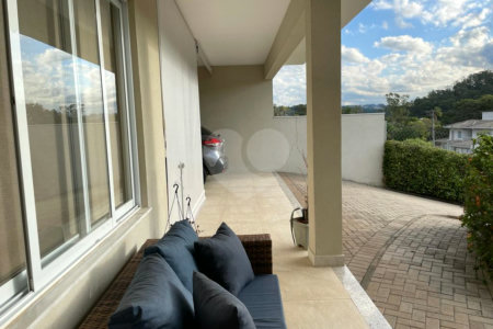 Casa à venda com 3 quartos, sendo 1 suíte, no condomínio Vila Hipica Ii, Vinhedo - SP