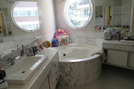Apartamento à venda com 3 suítes em Real Parque, São Paulo, SP