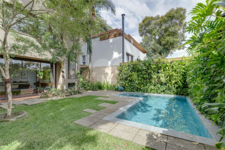 Casa à venda com 4 suítes no condomínio Vila Flora, São Paulo - SP