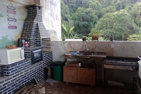 Chácara à venda com 5 quartos, sendo 1 suíte, em Jardim Marabá, Itapetininga, SP