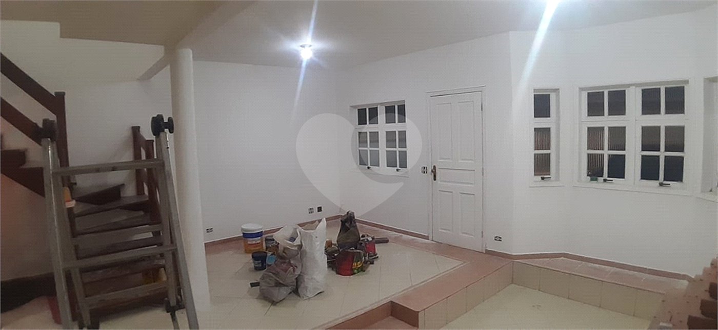 Casa à venda com 3 quartos, sendo 1 suíte, no condomínio Village Palmas, São Paulo - SP