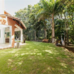 Casa à venda com 5 quartos, sendo 4 suítes, no condomínio Figueira Garden, Atibaia - SP