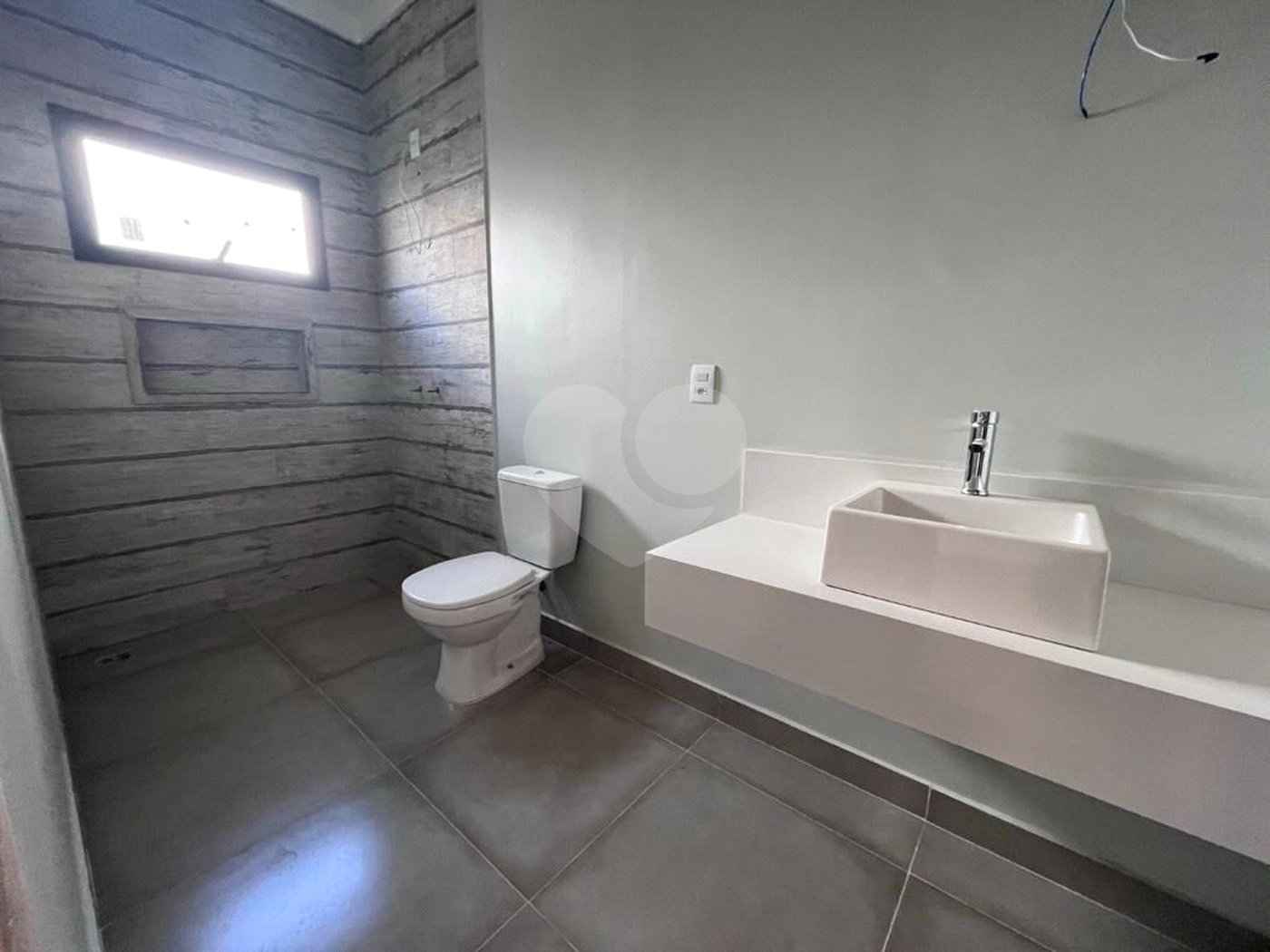 Casa à venda com 4 suítes no condomínio Village Saint Charbel, Araçoiaba da Serra - SP