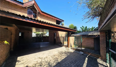 Casa à venda com 4 quartos, sendo 2 suítes,  em Cidade São Francisco, São Paulo, SP