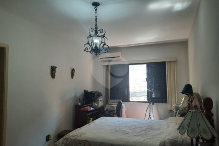 Casa à venda com 4 quartos, sendo 3 suítes,  em Jardim Marajoara, São Paulo, SP