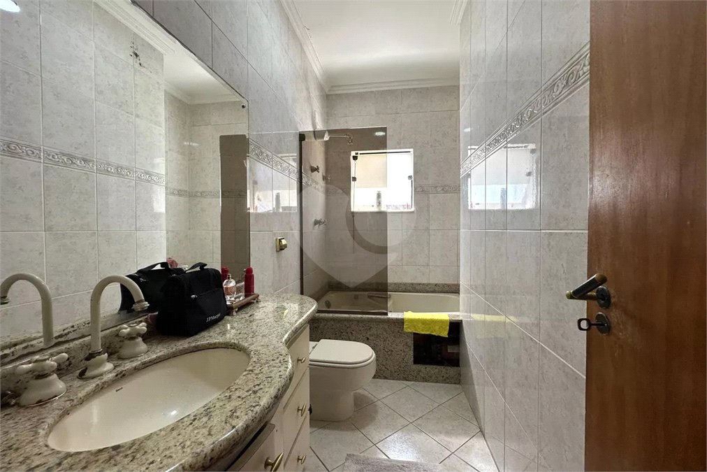 Sobrado à venda com 4 quartos, sendo 2 suítes, em Vila Ipojuca, São Paulo, SP