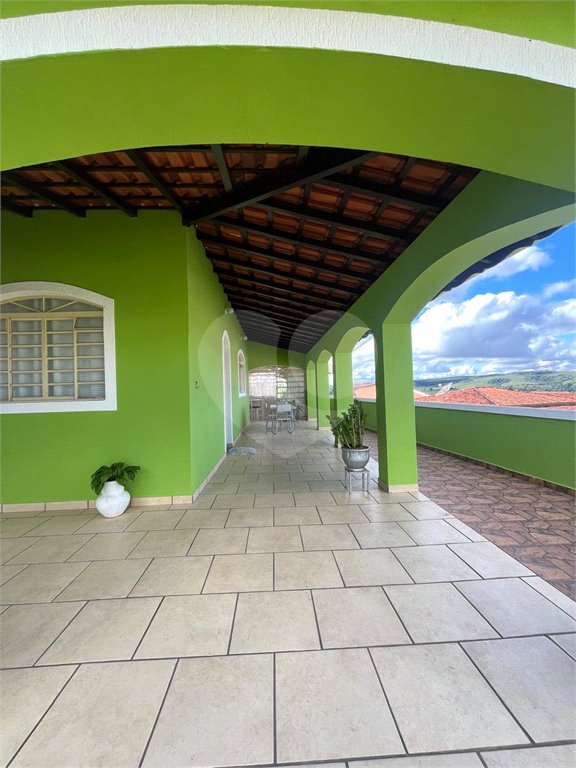 Casa à venda com 2 quartos, sendo 1 suíte, no Centro, Sarapuí, SP