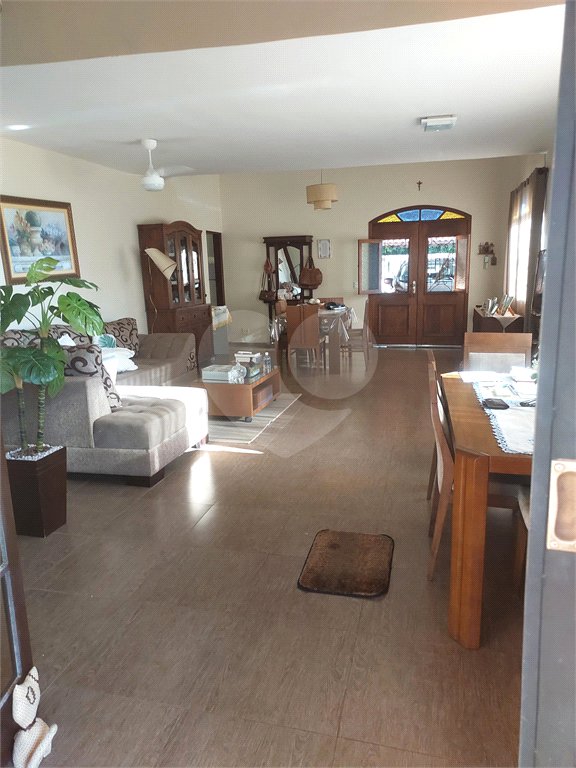 Casa Térrea à venda com 4 quartos, sendo 2 suítes,  em Vila Esperia ou Giglio, Atibaia, SP