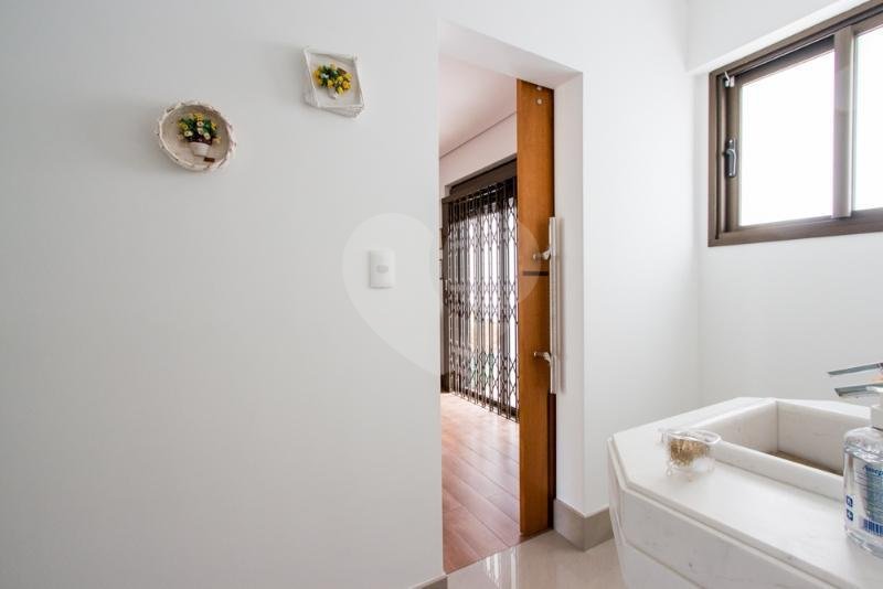 Casa Térrea à venda com 5 suítes em Jardim Marajoara, São Paulo, SP