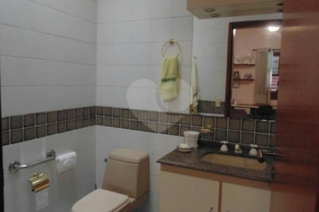 Sobrado à venda com 4 quartos, sendo 3 suítes, em Jardim Franca, São Paulo, SP