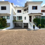 Casa à venda com 3 quartos, sendo 1 suíte, no condomínio Vila das Emboabas, São Paulo - SP