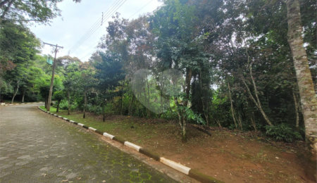 Terreno à venda no condomínio Parque Petrópolis 4 Secção, Mairiporã - SP