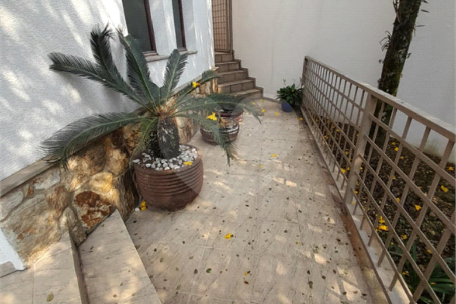 3 AMPLAS SUITES MAIS ECRITORIO MUITO VERDE E AMPLO QUINTAL