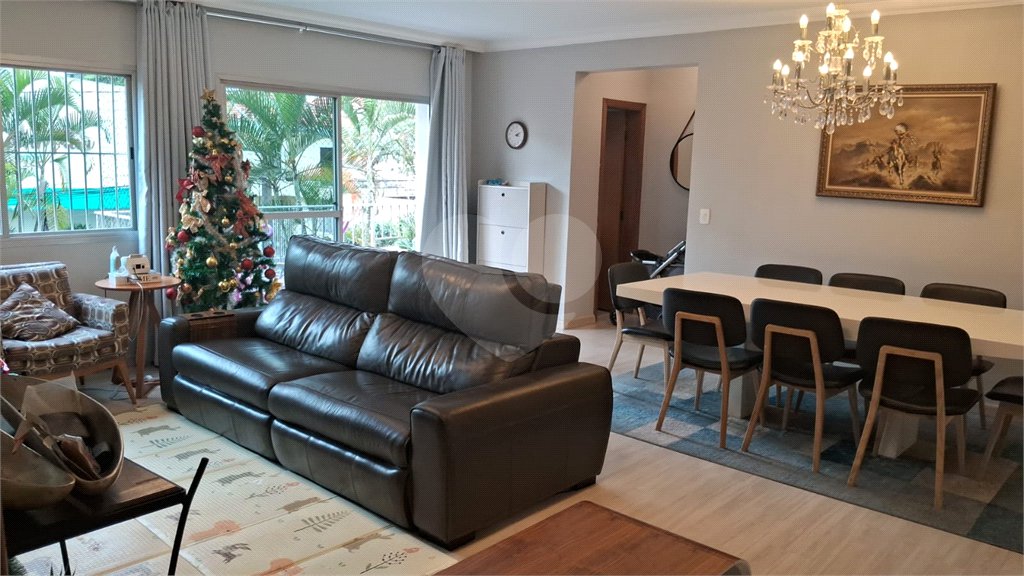 Apartamento a venda na Aclimação com 4 dormitórios e 2 vagas.