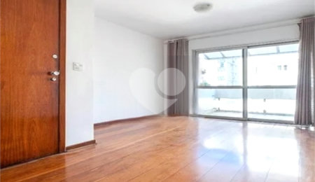 Apartamento à venda com 3 quartos, sendo 1 suíte,  em Cerqueira César, São Paulo, SP