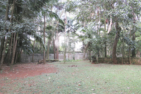 Casa à venda com 4 quartos, sendo 2 suítes,  no condomínio Chácara Flora, São Paulo - SP