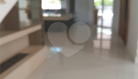 Casa à venda ou para alugar com 4 suítes em Chácaras São Carlos, Cotia, SP