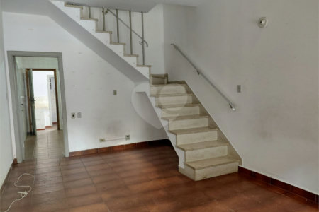 Sobrado à venda com 2 quartos em Vila Ipojuca, São Paulo, SP