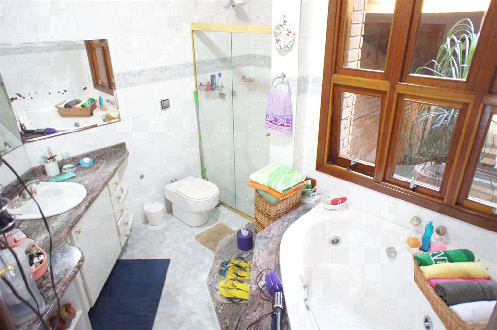 Casa à venda com 4 quartos, sendo 1 suíte,  em Vila Suissa, Mogi das Cruzes, SP