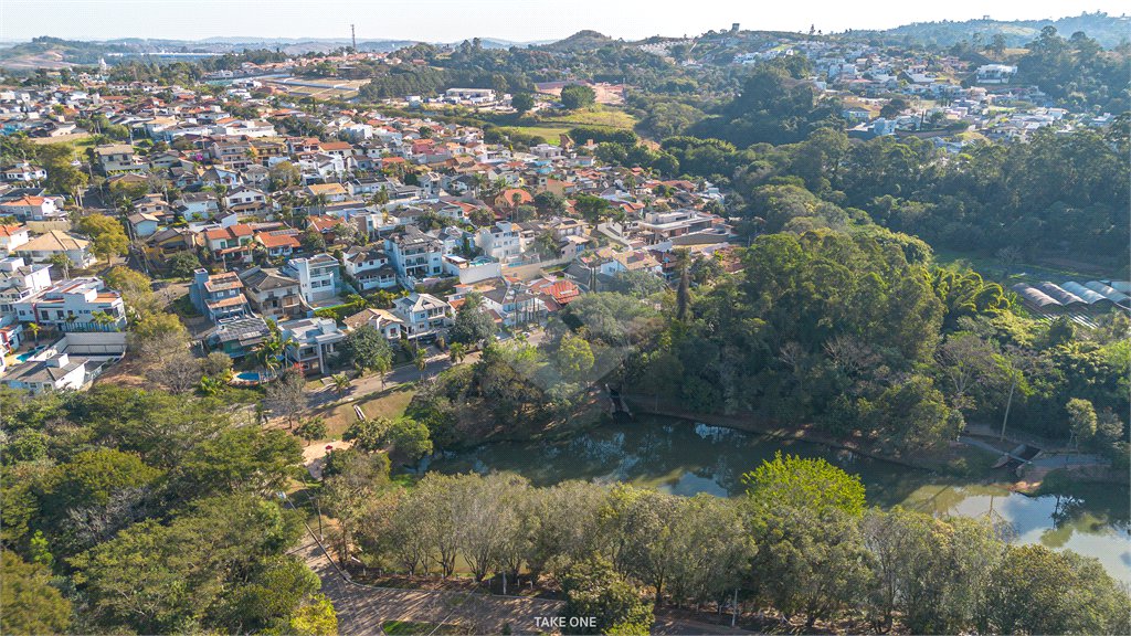 Belíssimo sobrado com piscina aquecida no Condomínio Villagio Capriccio - Louveira SP.