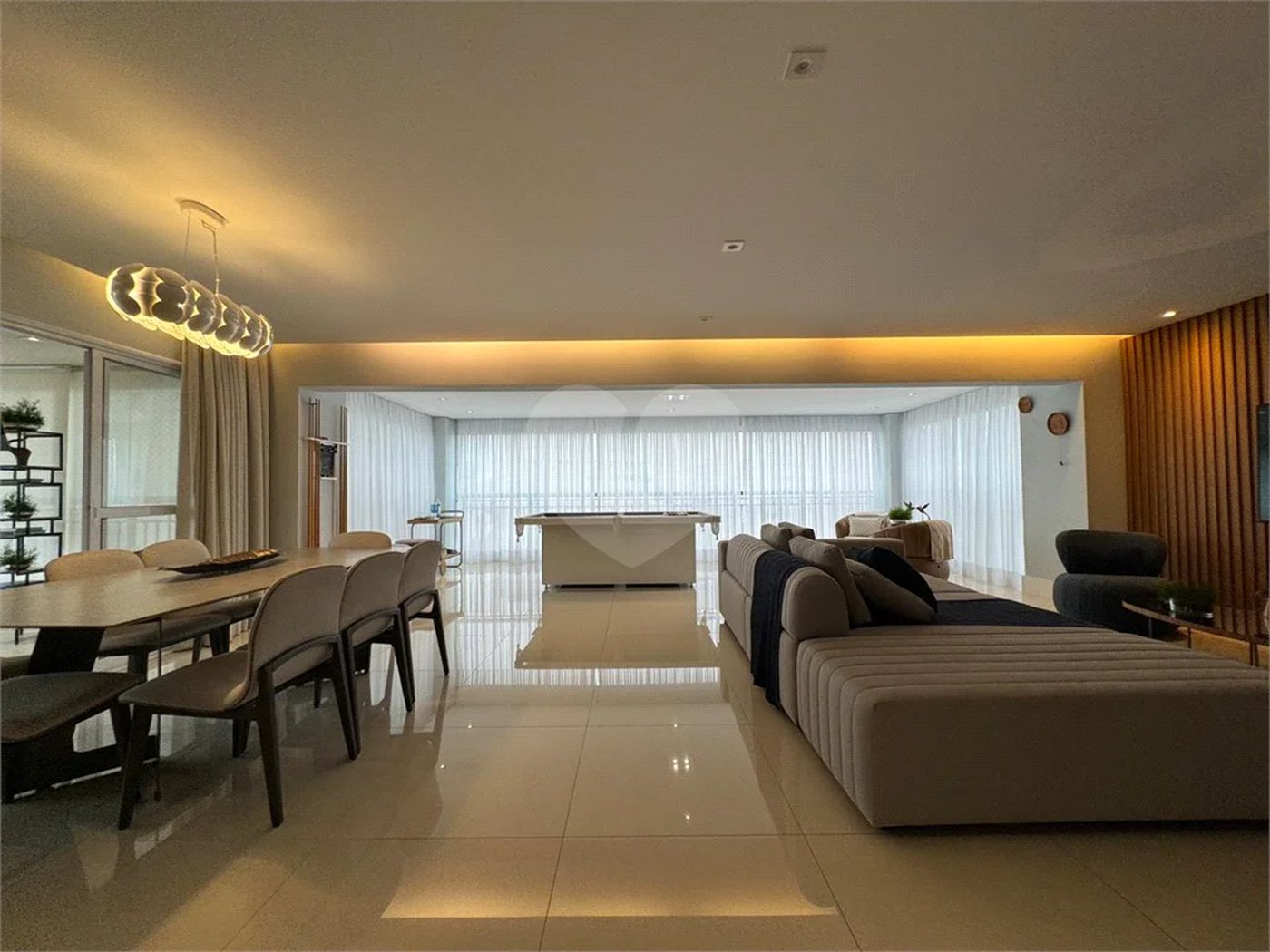Santana Alto Padrão/Porteira Fechada, Apto. 260 m² 4 Suítes, 5 vagas 2 depósitos privativos