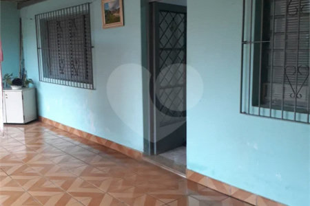Casa térrea com amplo terreno