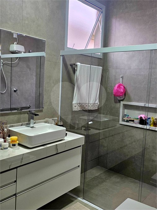 Casa á venda no condomínio Damha I