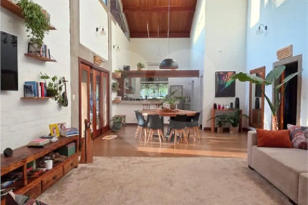 Refúgio de Alto Padrão em Condomínio Fechado: Natureza, Charme e 5.500m² de Terreno