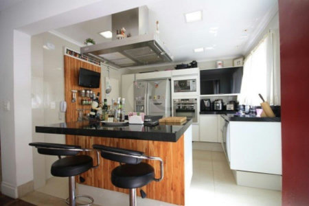 Casa à venda com 4 quartos, sendo 2 suítes, no condomínio Melbourne Residence, São Paulo - SP