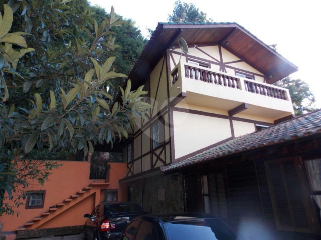 Sobrado à venda com 6 quartos, sendo 4 suítes,  em Parque Petrópolis, Mairiporã, SP