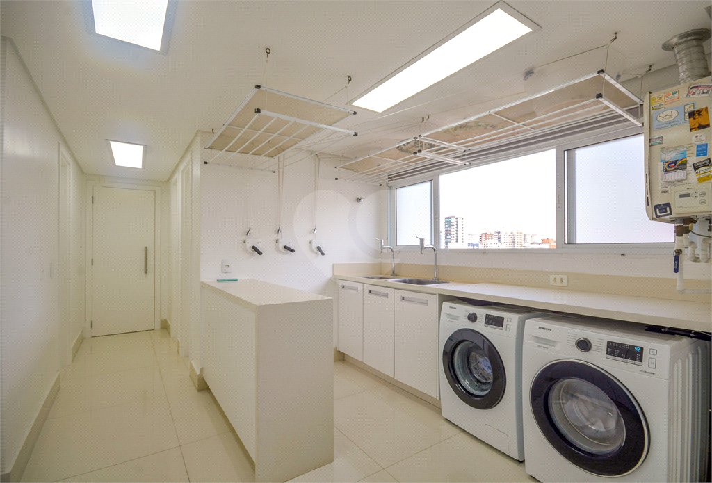 Apartamento à venda com 4 suítes,  em Vila Uberabinha, São Paulo, SP