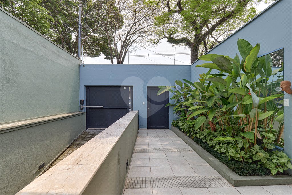 Sobrado à venda com 4 quartos, sendo 2 suítes, em Brooklin Velho, São Paulo, SP
