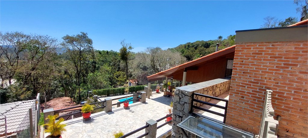 Casa à venda com 3 quartos, sendo 2 suítes, no condomínio Alpes de Caieiras, Caieiras - SP