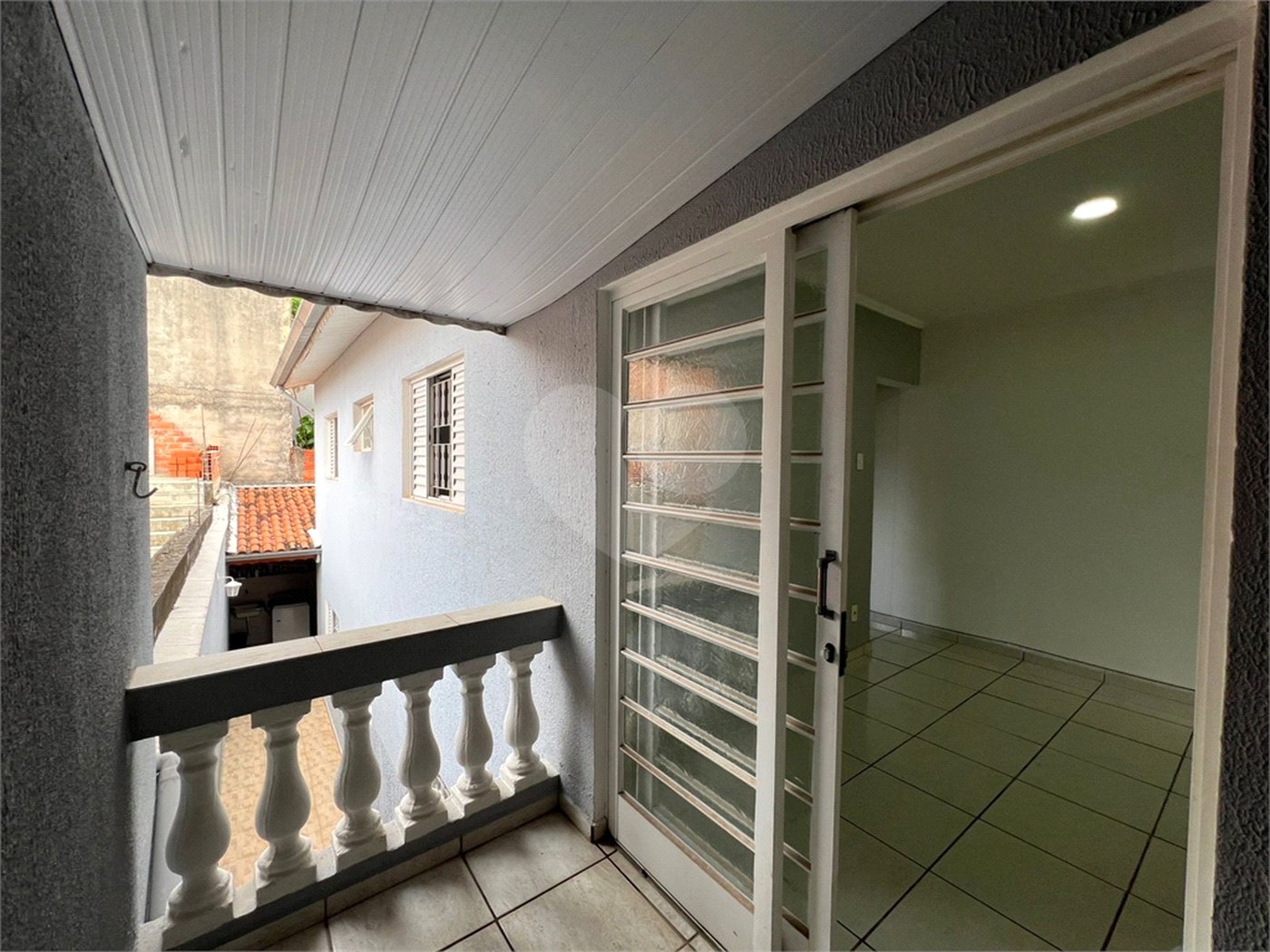 Sobrado à venda com 3 quartos, sendo 1 suíte, em Lopes de Oliveira, Sorocaba, SP