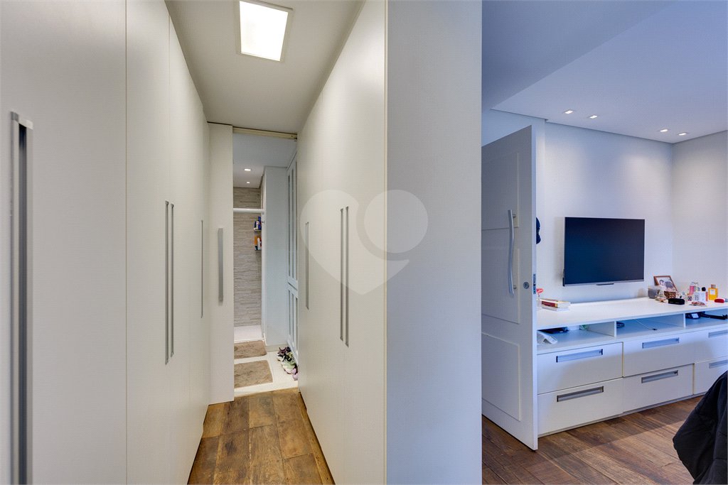 Casa à venda com 4 quartos, sendo 3 suítes, no condomínio Vila Hípica, São Paulo - SP